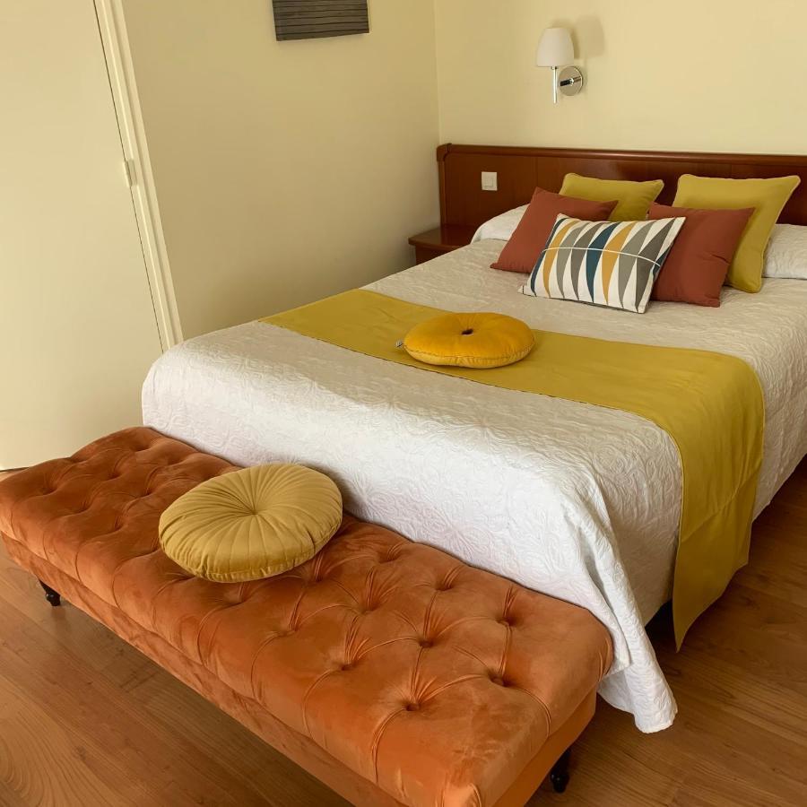 Auberge Du Cheval Blanc Beaumont-Pied-de-Boeuf  ภายนอก รูปภาพ
