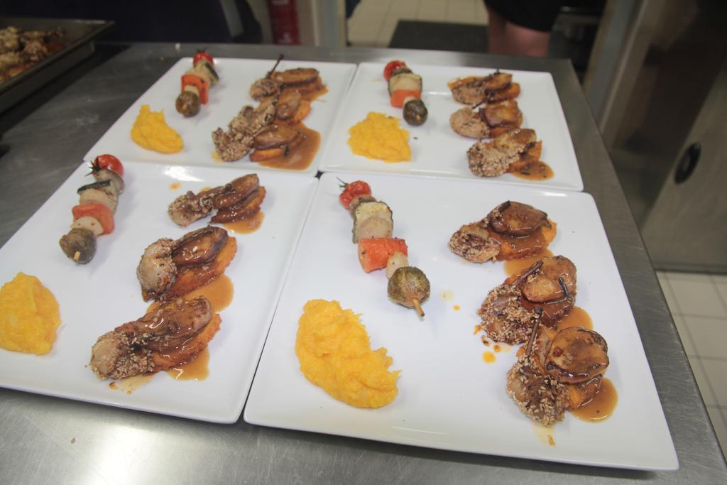 Auberge Du Cheval Blanc Beaumont-Pied-de-Boeuf  ภายนอก รูปภาพ