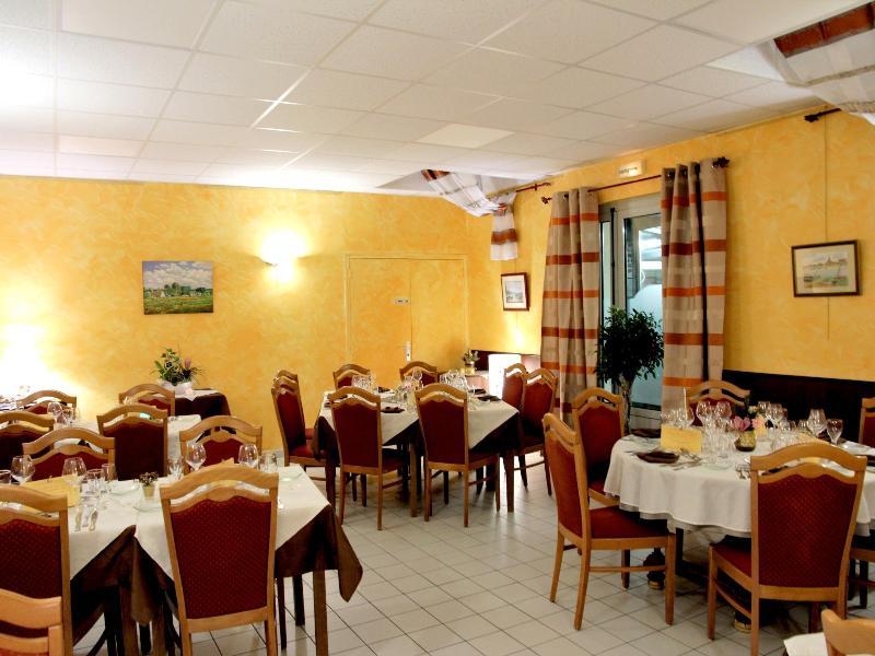 Auberge Du Cheval Blanc Beaumont-Pied-de-Boeuf  ภายนอก รูปภาพ