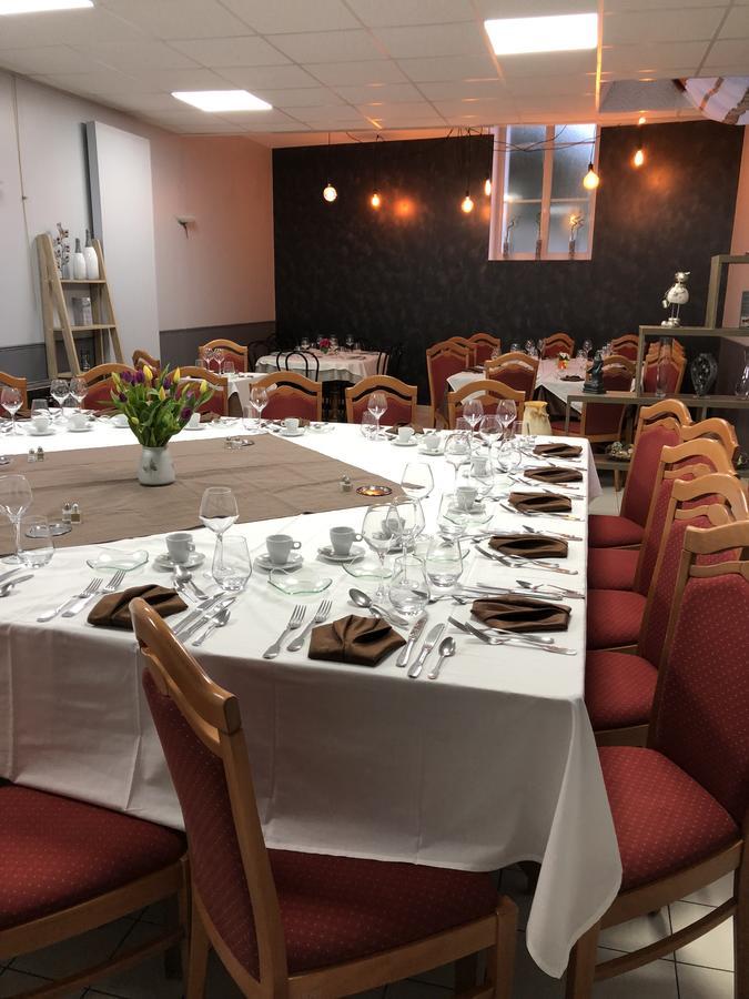 Auberge Du Cheval Blanc Beaumont-Pied-de-Boeuf  ภายนอก รูปภาพ