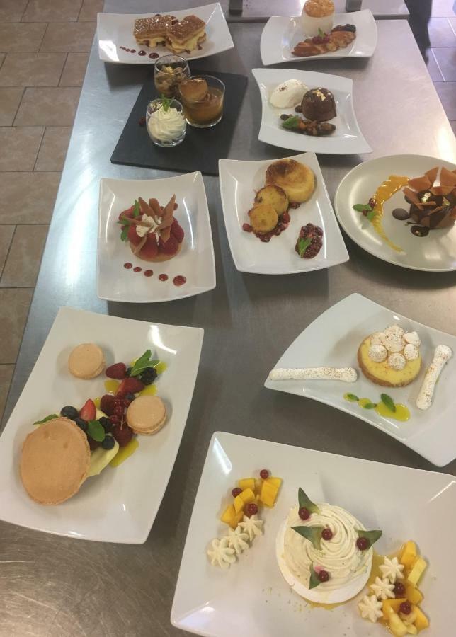 Auberge Du Cheval Blanc Beaumont-Pied-de-Boeuf  ภายนอก รูปภาพ